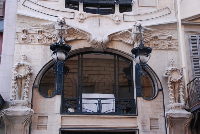 Façade de maison Art Nouveau dans le centre historique de Florence.