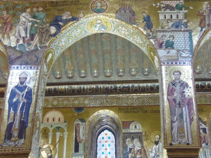 La chapelle du Palais des Normands est entièrement recouverte de mosaïques.