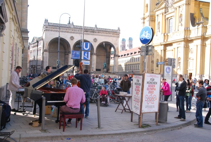 Concert un dimanche matin sur Odeonplatz.
