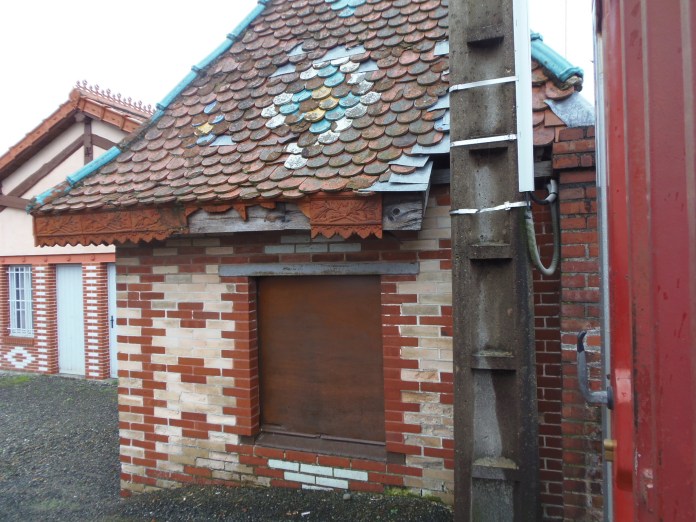 La ravissante conciergerie a connu des jours meilleurs.