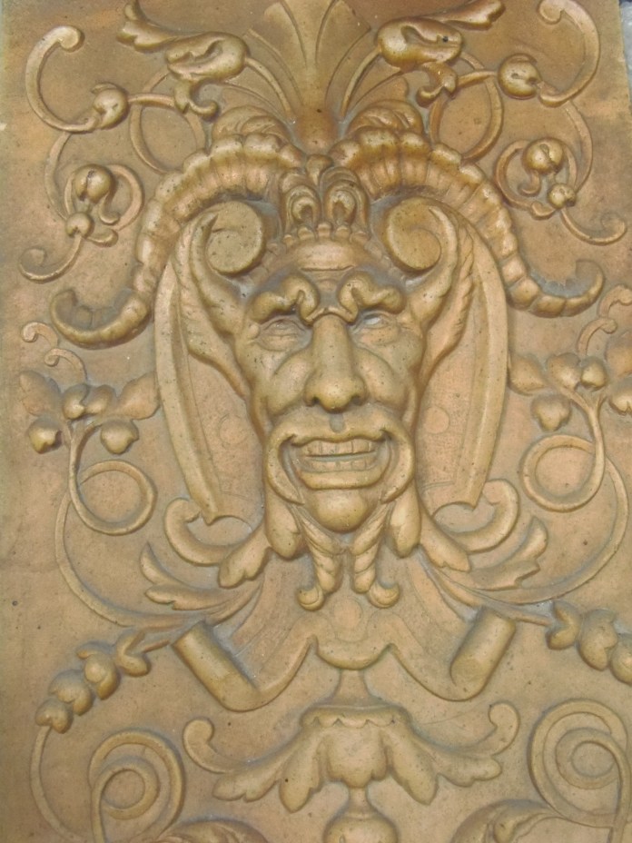 Plaque décorative en grès sortant des ateliers Oustau