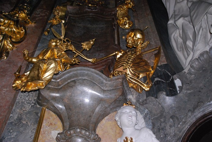 Détail de l'entrée de la Asamkirche.