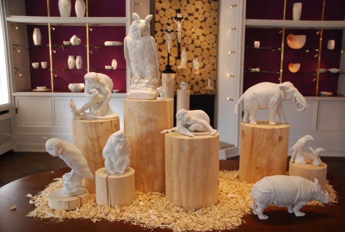 Une partie du bestiaire en biscuit de la manufacture de Nymphenburg.