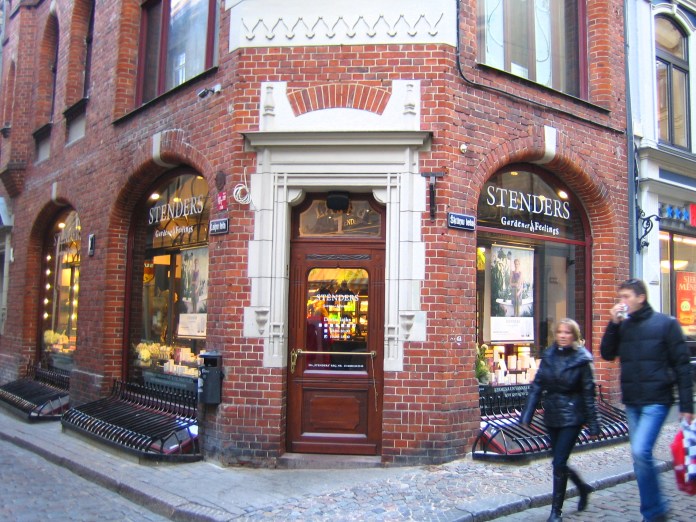 Le magasin Stenders de la vieille ville (Riga).