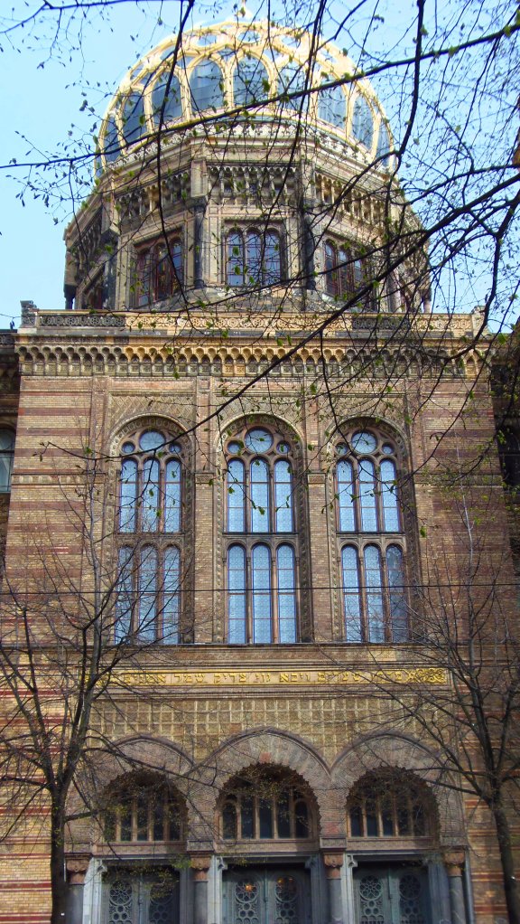 La coupole dorée de la Nouvelle Synagogue (Berlin).