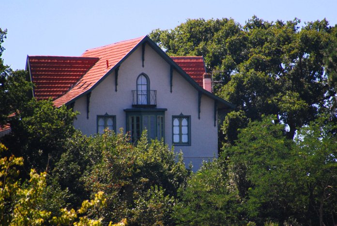 La Villa Montretout a une position stratégique et domine Arcachon.