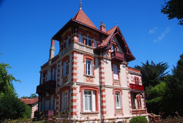 La Villa Teresa de style hispano-mauresque est considérée comme la construction la plus représentative des avancées architecturales de l'époque.