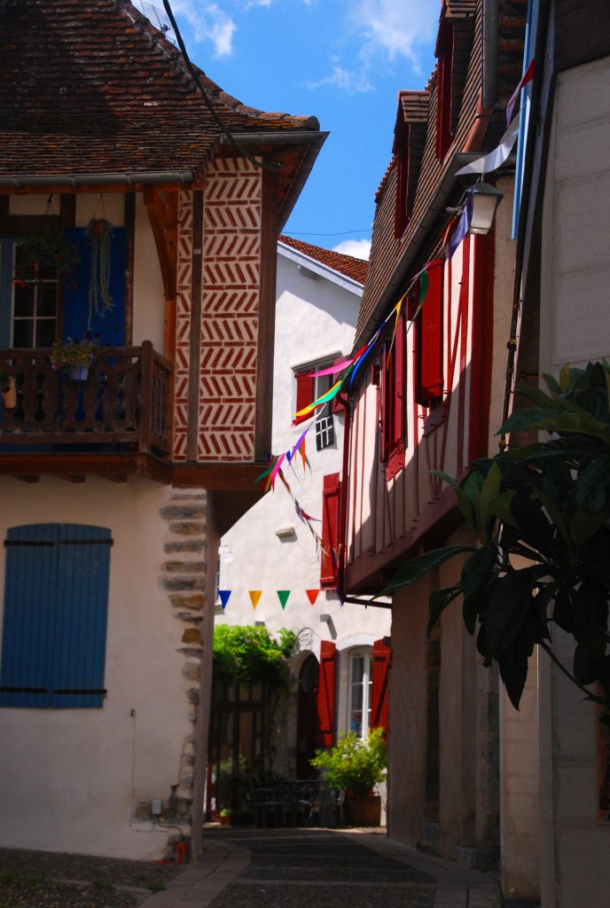 Petites ruelles protégées de Salies-de-Béarn.
