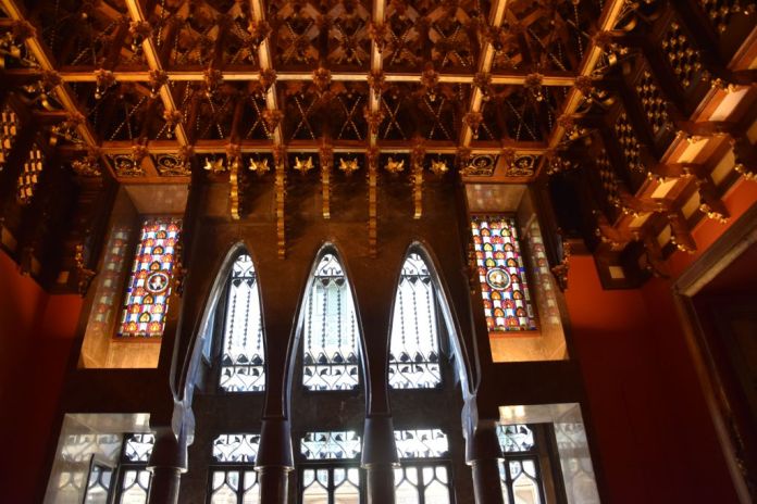 plafond Palais Güell Barcelone Barcelona