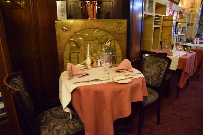 Table de Ultieme Hallucinatie Bruxelles Brussels.