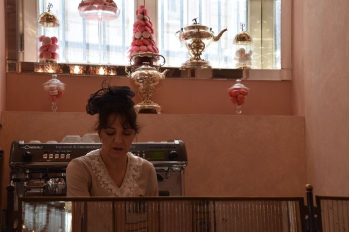 Pera Palace Istanbul salon de thé uniforme