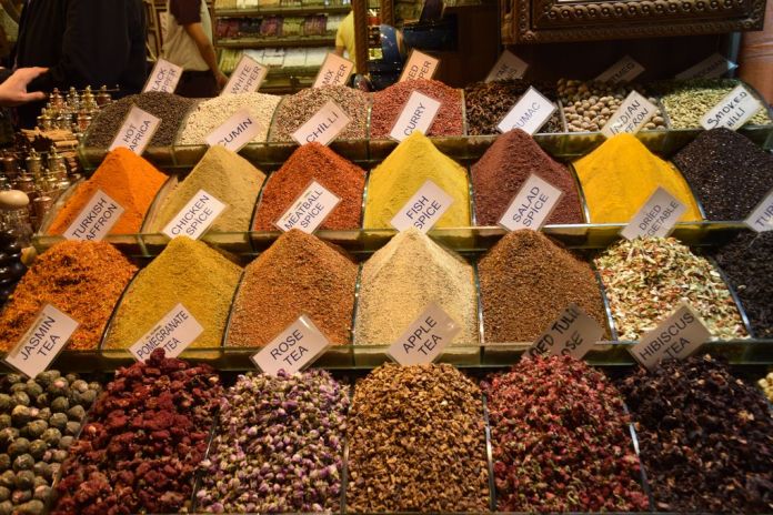 Bazar égyptien Istanbul couleurs