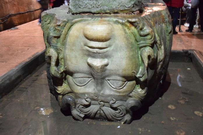 Tête de Méduse Citerne Basilique Istanbul