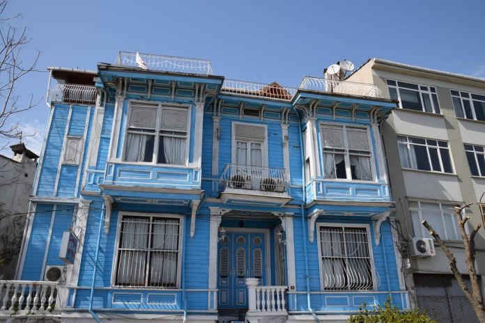 maison bois abandonnée Istanbul
