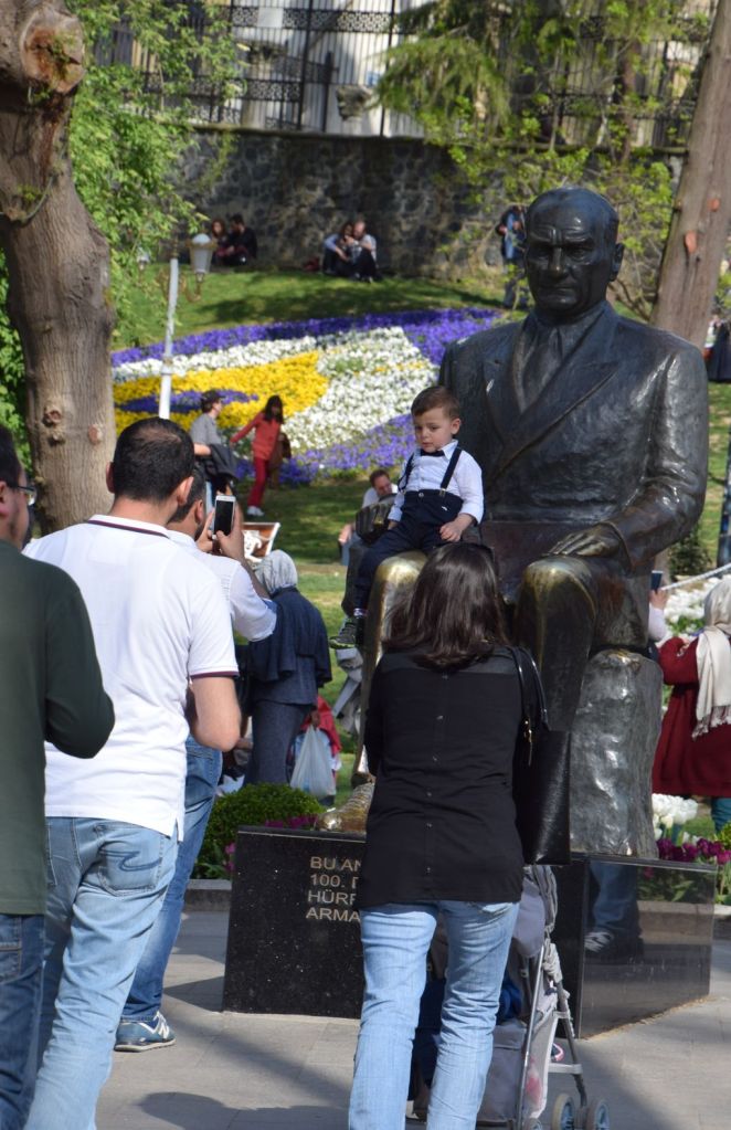statue atatürk istanbul