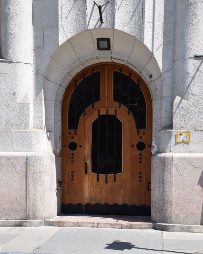 Porte maison des imprimeurs Budapest Hongrie Hungary