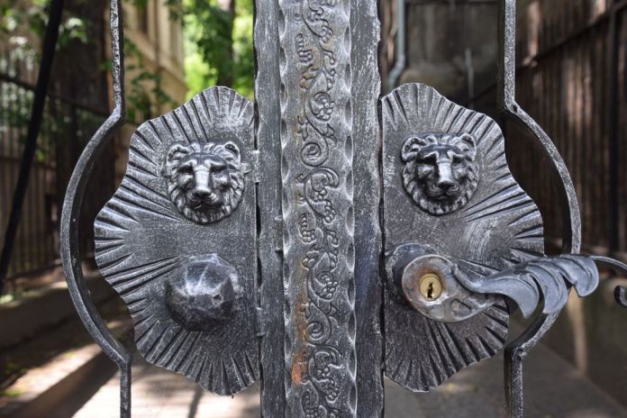 lion andrassy Budapest Hongrie Hungary