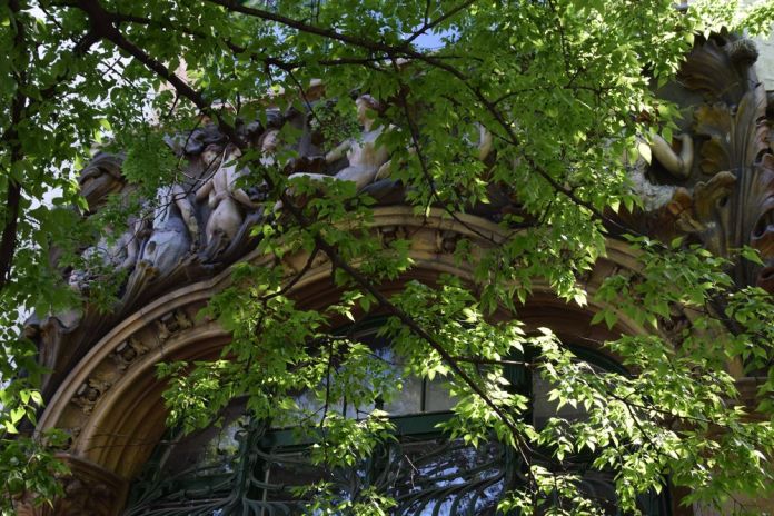 personnes feuilles Budapest Hongrie Hungary