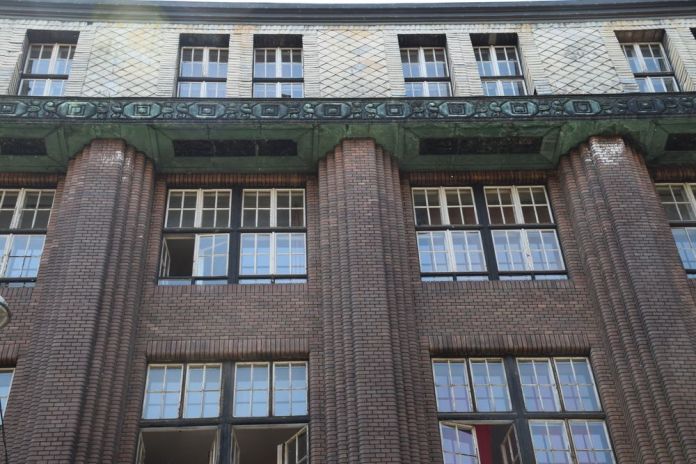 façade école rue vas Budapest Hongrie Hungary