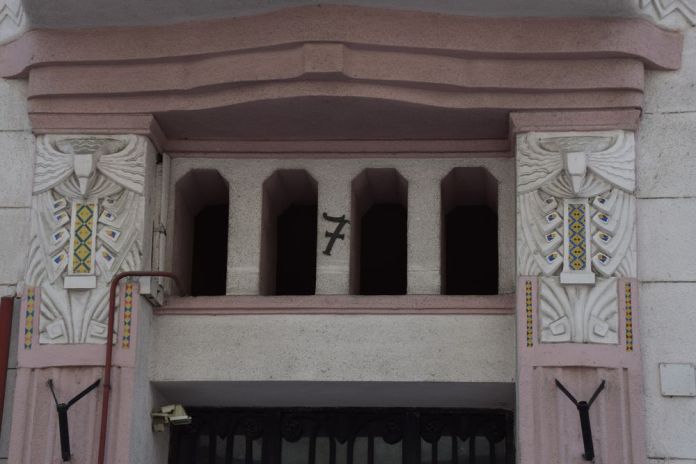 mosaïque maison rose Budapest Hongrie Hungary