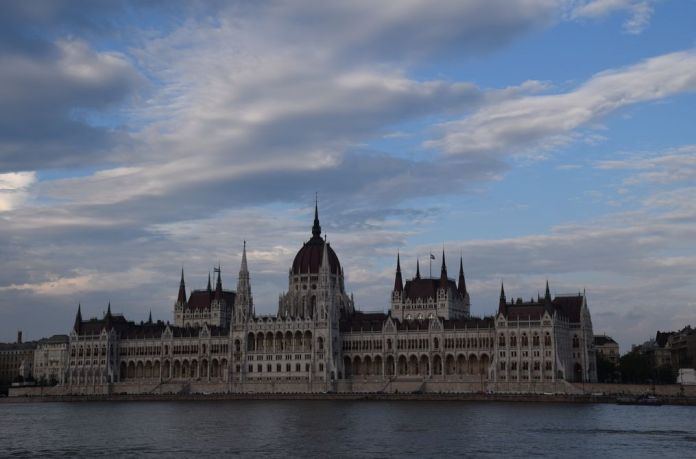 parlement façade Budapest Hongrie Hungary