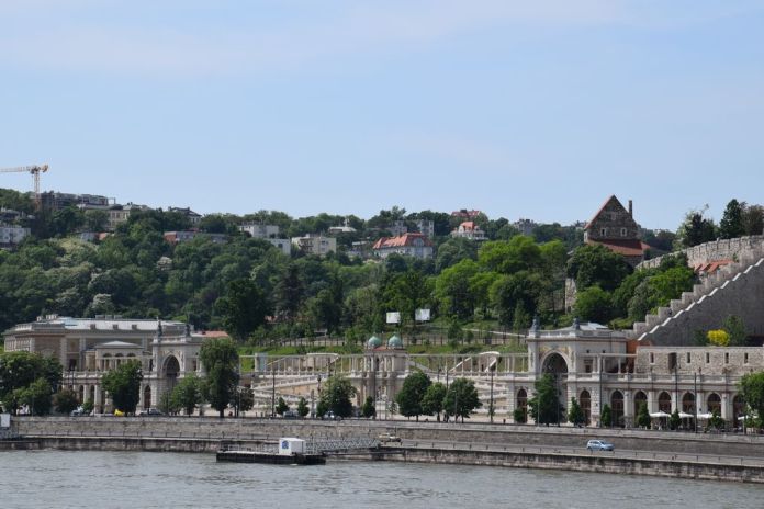 vue pavillon jardin royal Budapest Hongrie Hungary