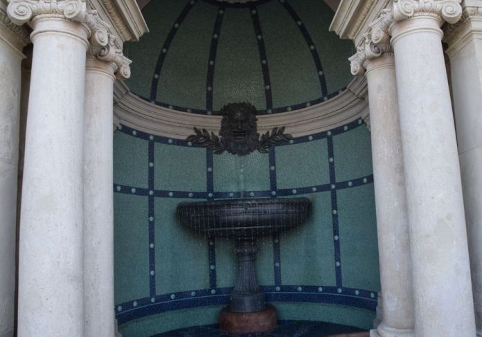 fontaine pavillon du jardin royal Budapest Hongrie Hungary