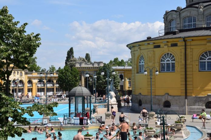 bassins bains Szechnyi Budapest Hongrie Hungary