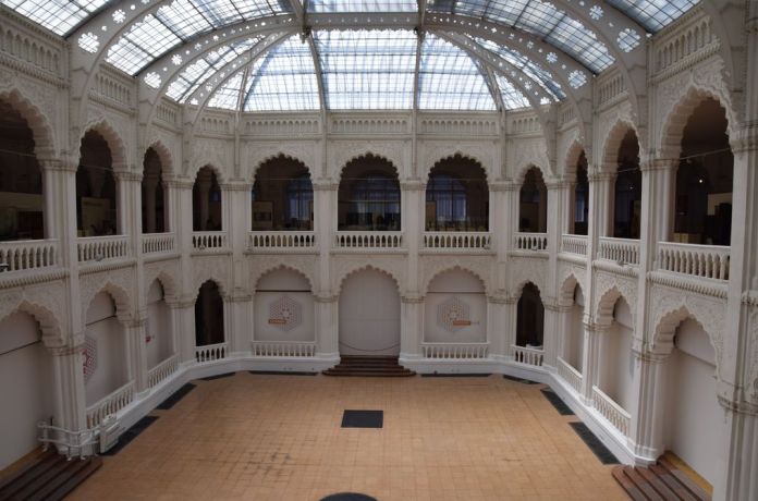 nef centrale musée arts décoratifs Budapest Hongrie Hungary