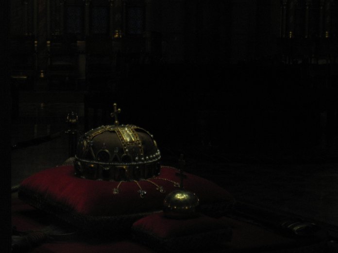 couronne roi parlement Budapest Hongrie Hungary