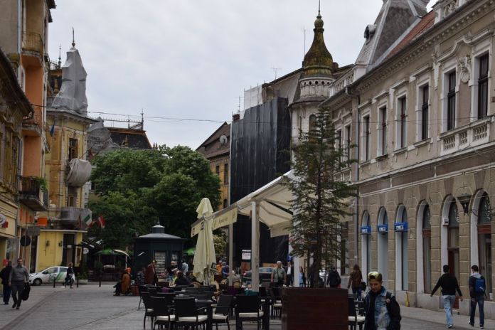 rue Republicii Oradea Roumanie cafés
