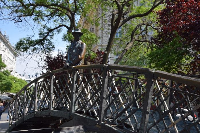 statue parlement Budapest Hongrie Hungary