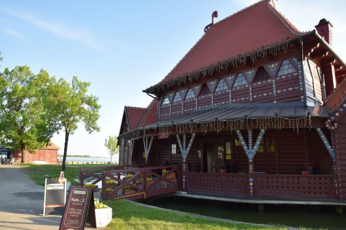 entrée Lido des femmes Palic Serbie