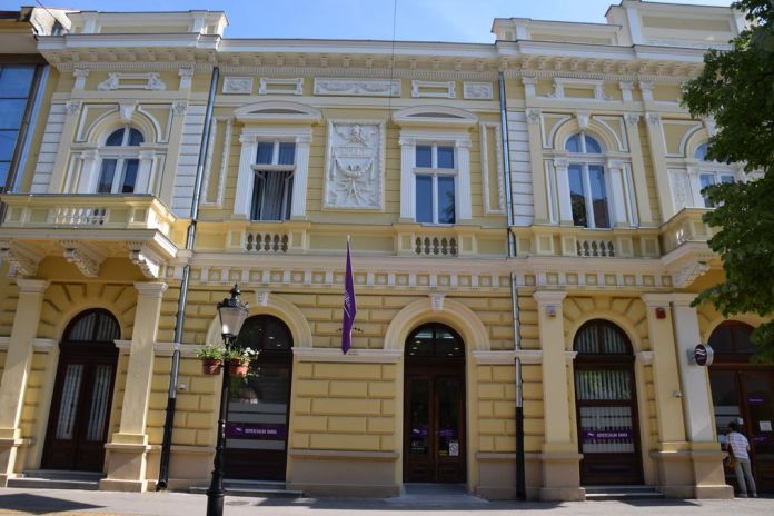 classique rue piétonne Subotica Serbie