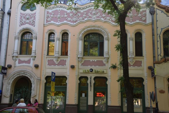 guirlandes de fleurs Art nouveau Subotica Serbie.