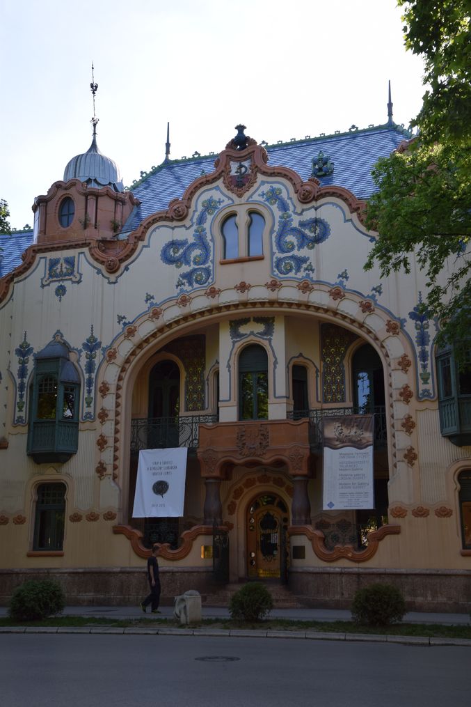 palais Raichle Courbes volutes Subotica Serbie
