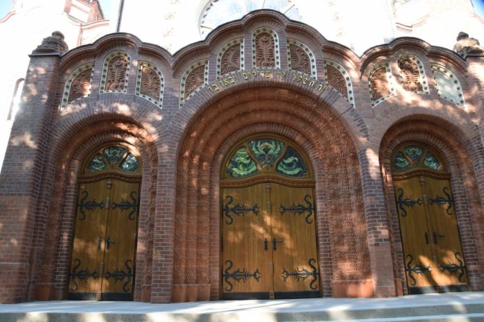 entrée synagogue Subotica Serbie