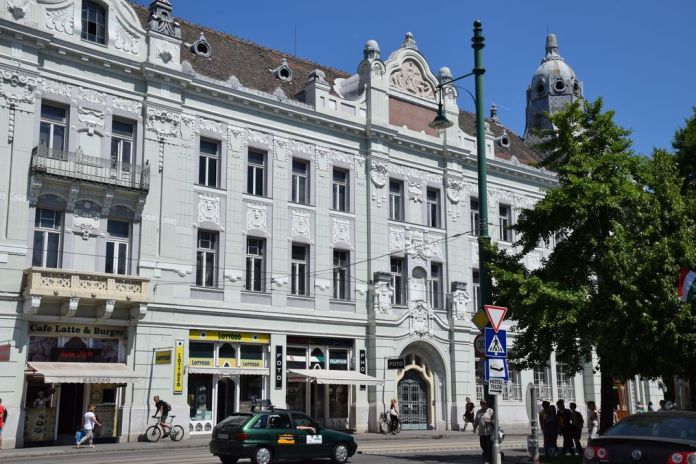 place de la mairie de Szeged Hongrie