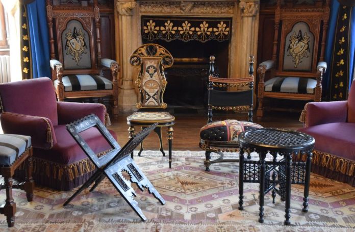 mobilier arabisant Abbadia Hendaye