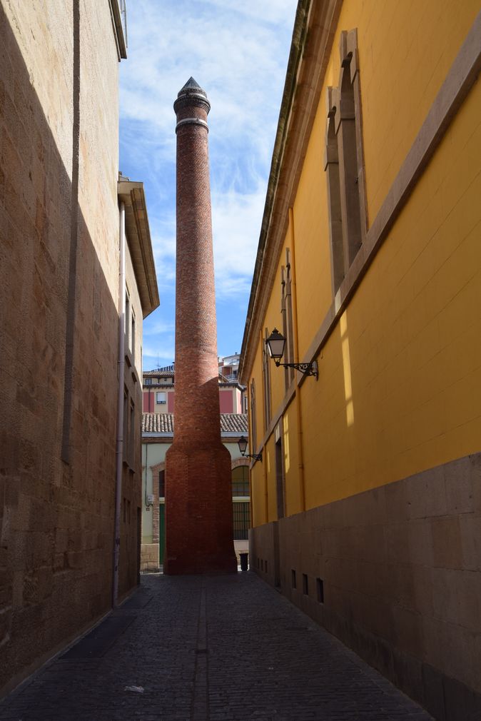 ancienne cheminée usine à tabac Logrono Rioja