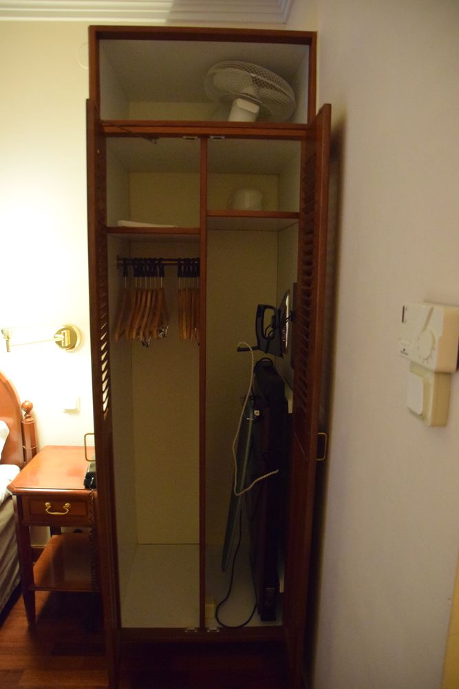 penderie chambre First Hotel Reisen Stockholm suède Sweden