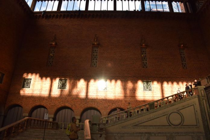 jeux de lumière escalier hôtel de ville stockholm suède sweden