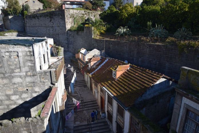 sous les murailles de porto Portugal