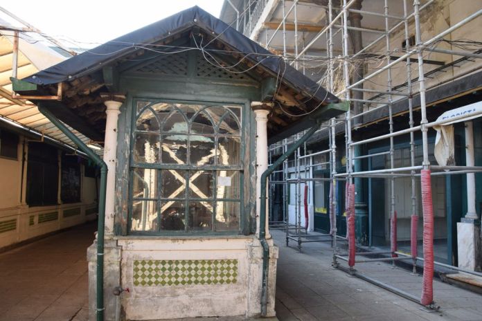 le marché do Bolhao à Porto Portugal
