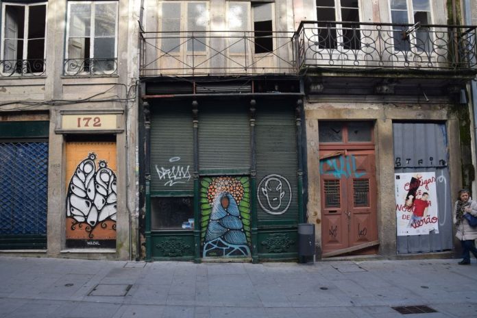 Graffitis à Porto. Photo City Breaks AAA+, Claude Mandraut.