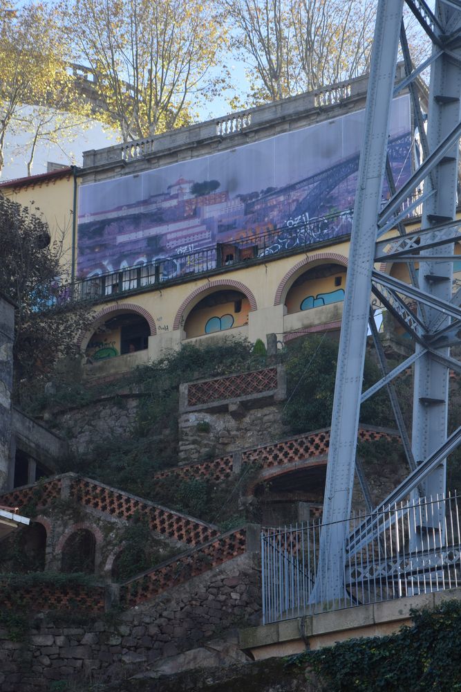 Graffitis à Porto. Photo City Breaks AAA+, Claude Mandraut.