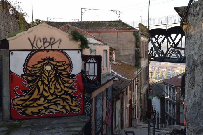 Graffitis à Porto. Photo City Breaks AAA+, Claude Mandraut.