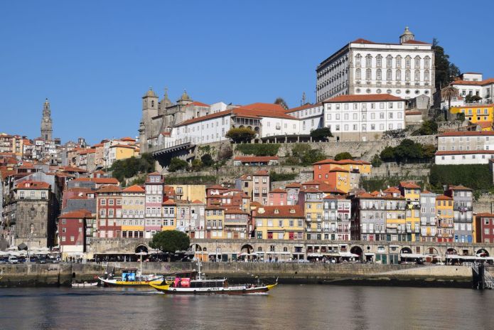 quais Ribeira Porto Portugal