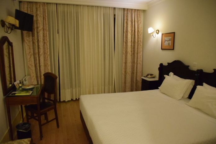 table petite éclairage chiche Grande hotel de Paris Porto