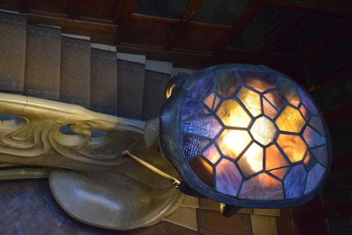 chapeau en vitraux lampe rampe d'escalier maison musée gorki moscou moscow russie russia
